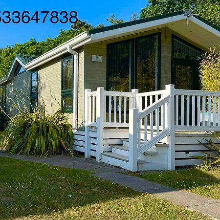 Jungle lodge Lymington Eksteriør billede