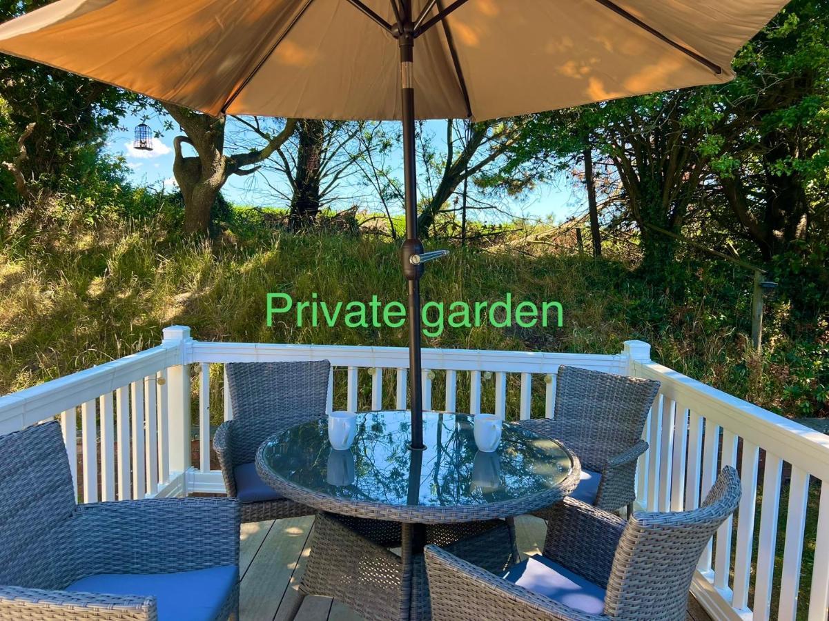 Jungle lodge Lymington Eksteriør billede