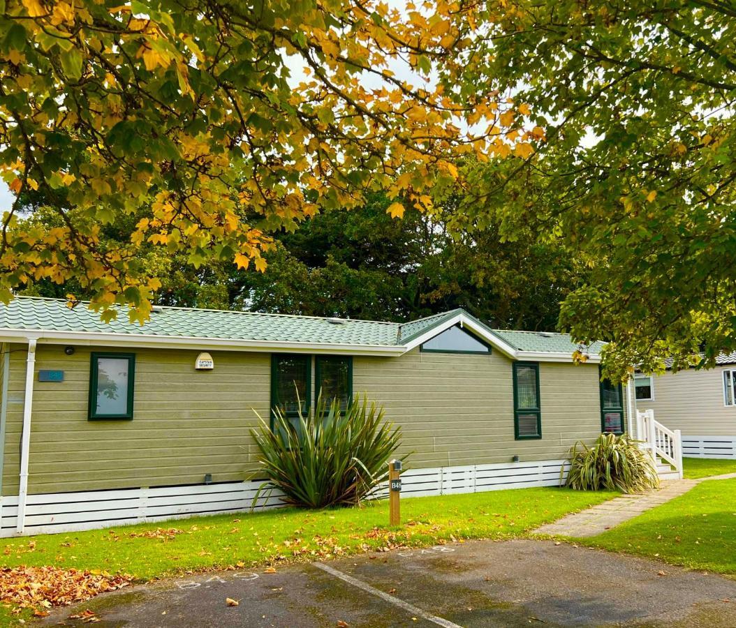 Jungle lodge Lymington Eksteriør billede